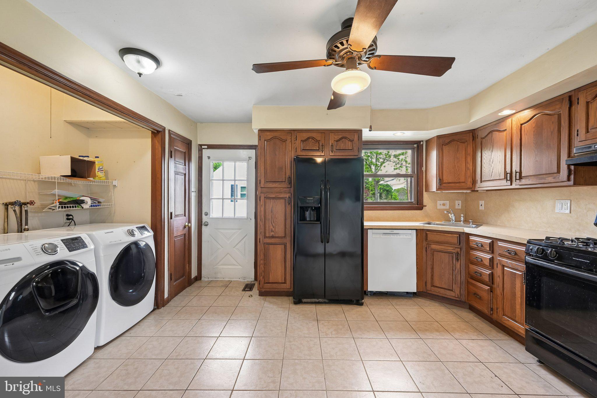 196 Tansboro Road Berlin, NJ 08009 - Photo 12 of 25 Kitchen and rear door