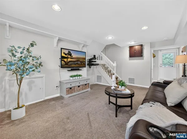 $929,900 | 232 Momar Drive, Ramsey, NJ 07446