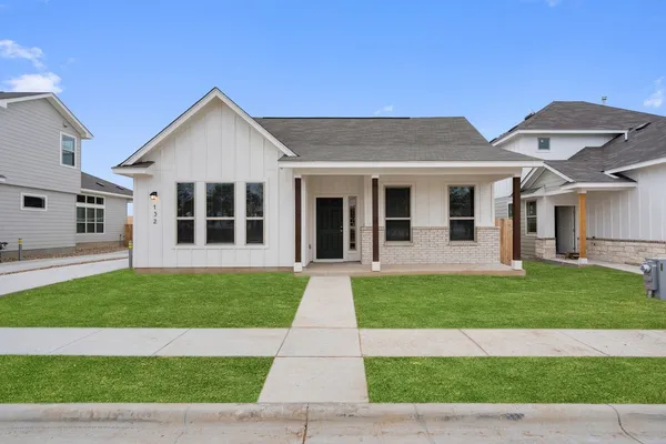 a view of a yard in front of a house