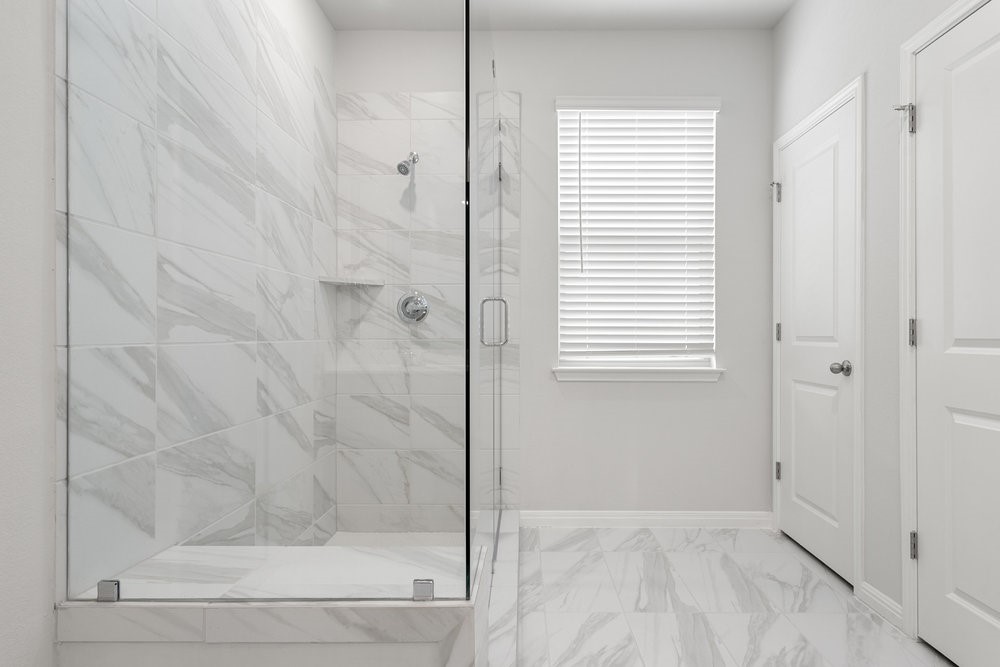 132 Condesa Street Kyle, TX 78640 - Photo 18 of 26 a bathroom with a bathtub