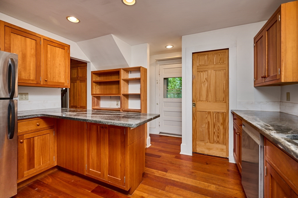 9 McClure Street Amherst, MA 01002 - Photo 10 of 32