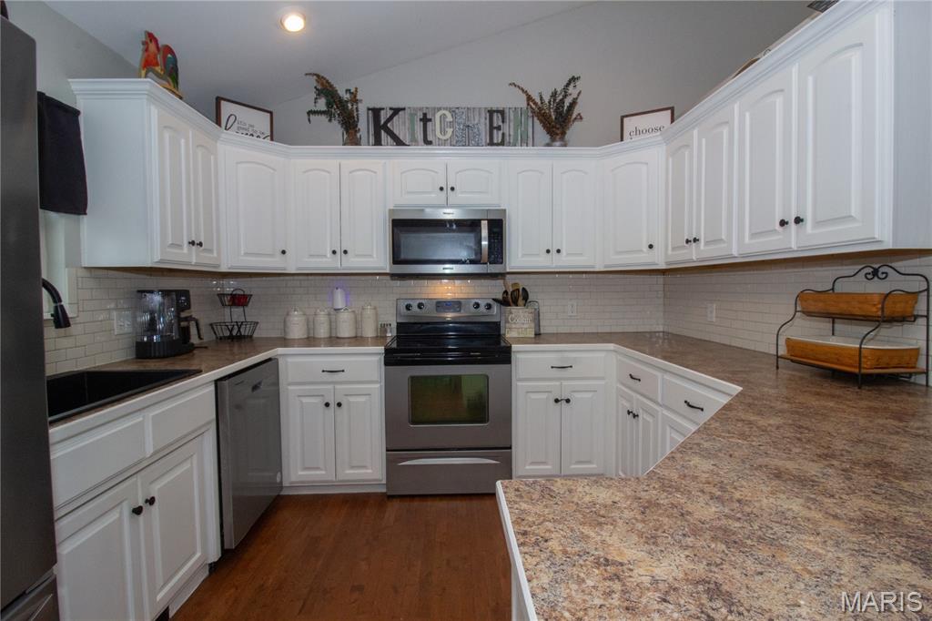 22935 Revelation Road Waynesville, MO 65583 - Photo 8 of 36