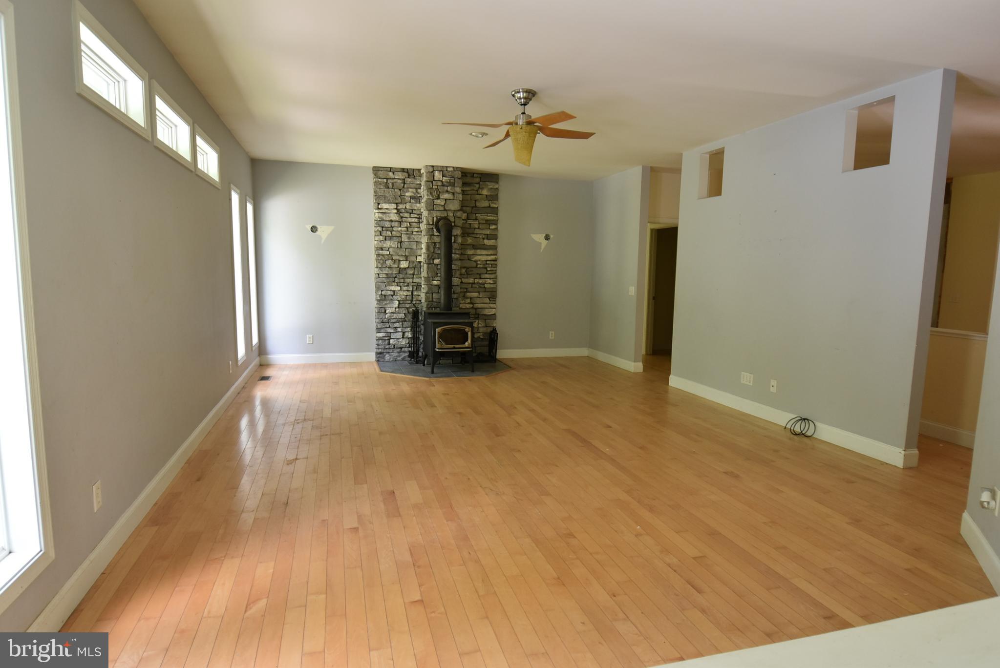 40 Nut Grove Road Pine Grove, PA 17963 - Photo 21 of 37 Living room