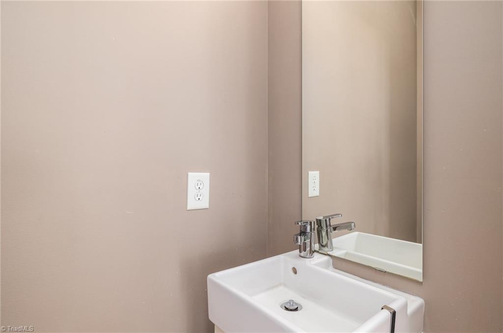603 Blenheim Court Oak Ridge, NC 27310 - Photo 22 of 40 Half bath - main floor