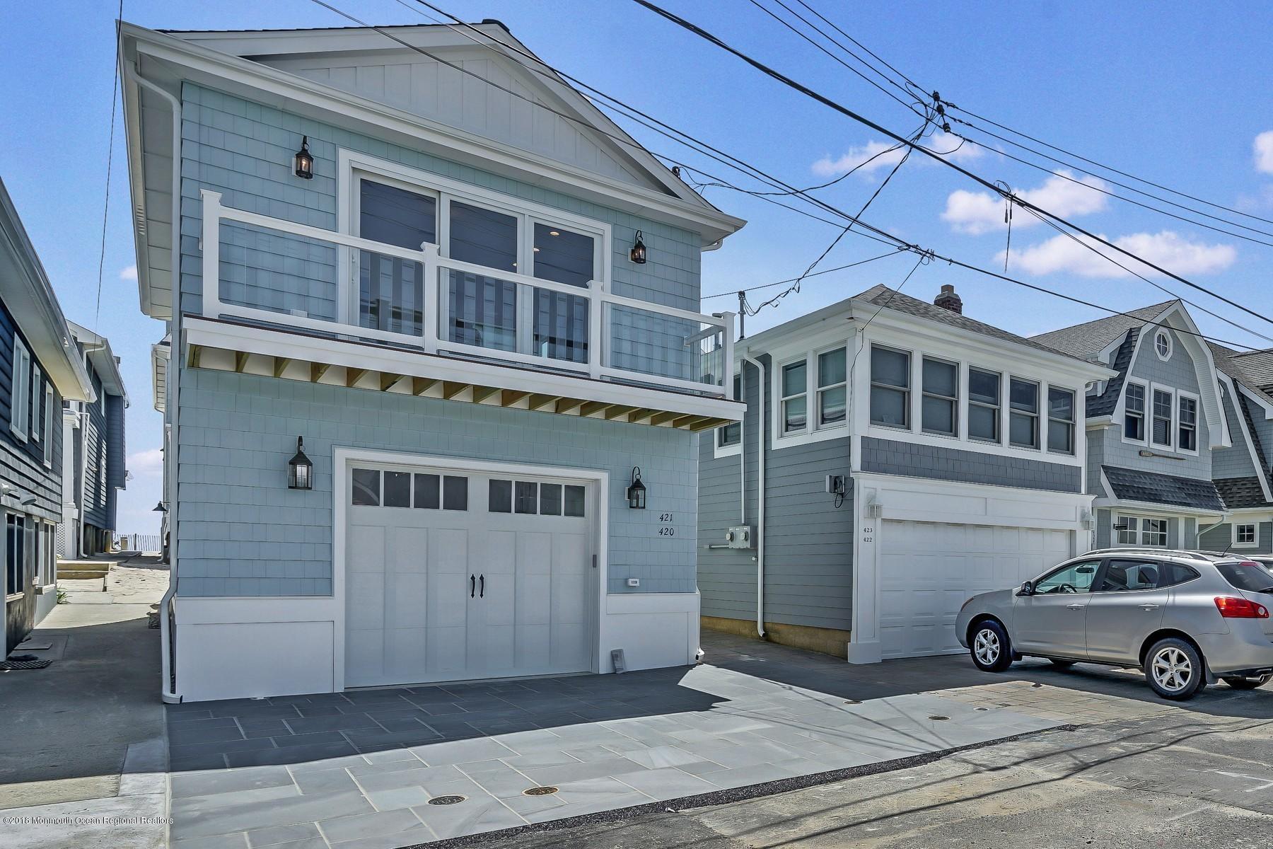 a car parked in front of a building