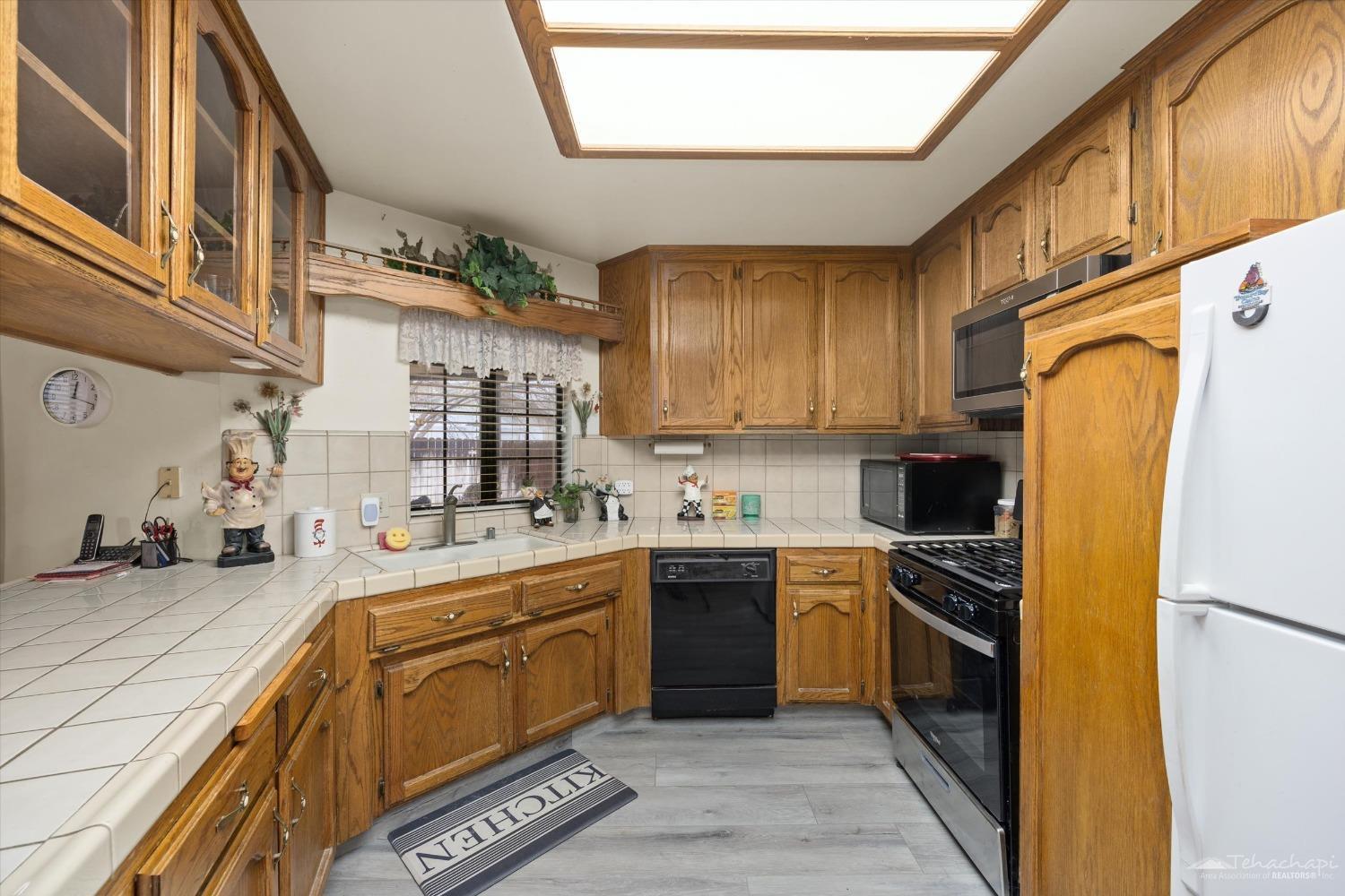 21801 Mid Way Tehachapi, CA 93561 - Photo 3 of 23 Gallery Image 3