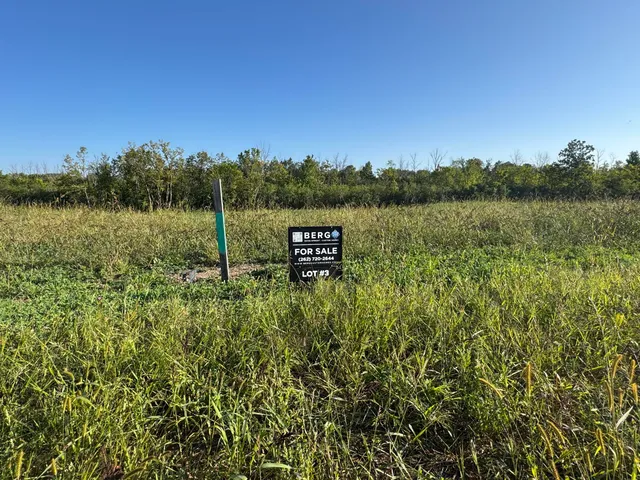 $214,900 | N51W18970 Quietwood Drive, Unit LT3, Menomonee Falls, WI 53051