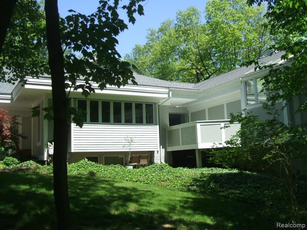 4375 Echo Road Bloomfield Hills, MI 48302 - Photo 34 of 40 Decks