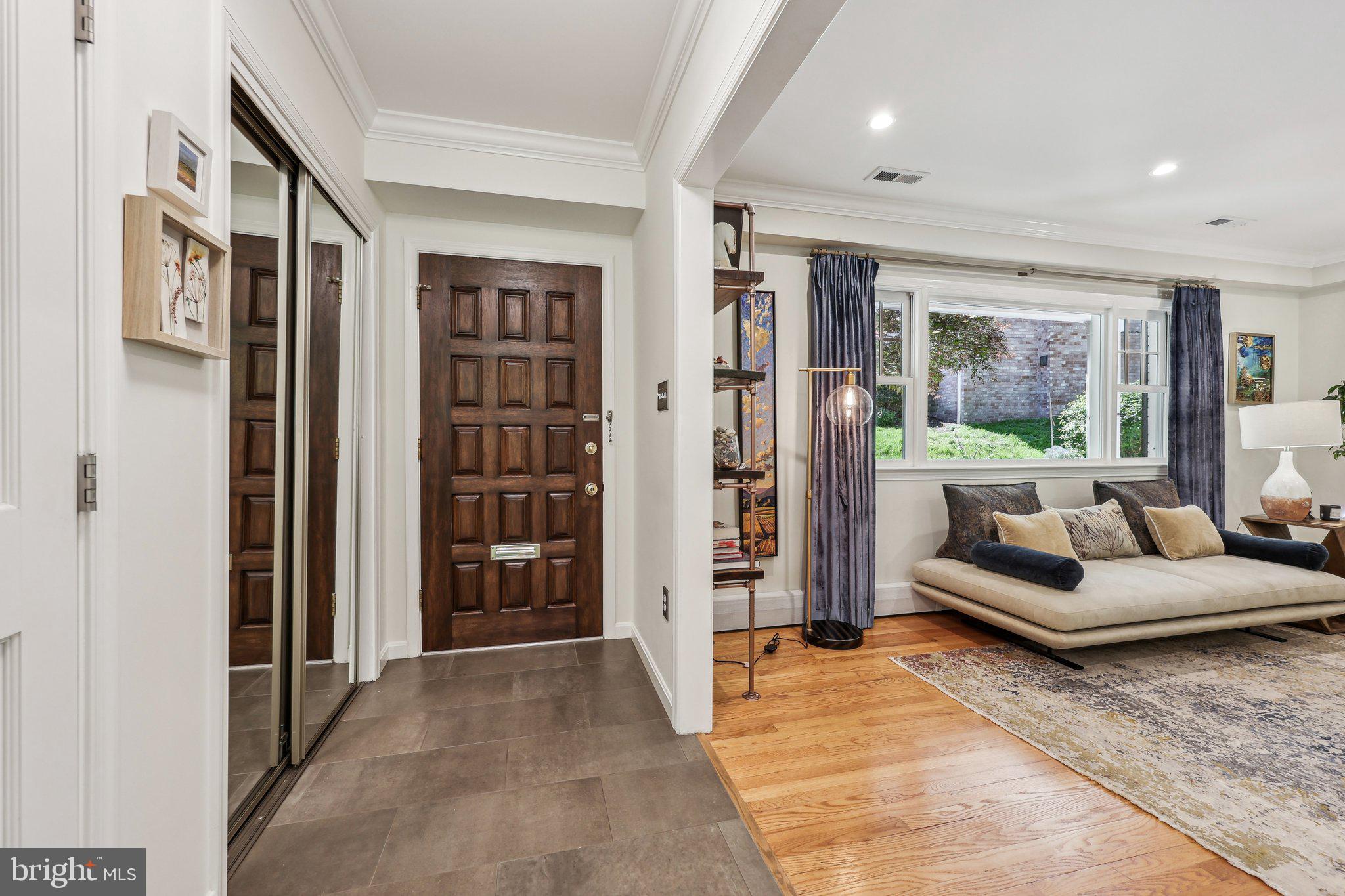 4113 27th Road North Arlington, VA 22207 - Photo 4 of 55 Foyer