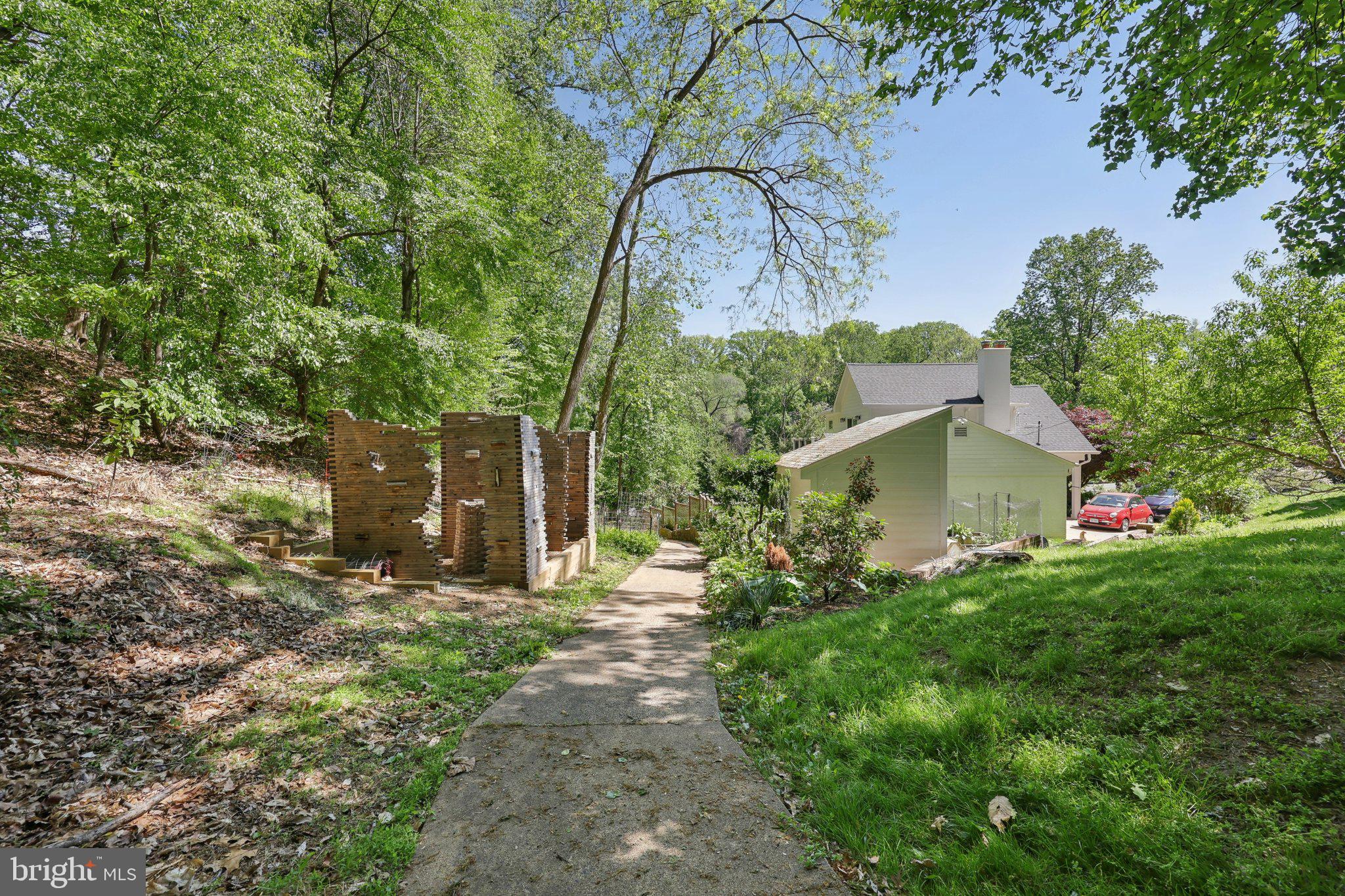 4113 27th Road North Arlington, VA 22207 - Photo 49 of 55 Path behind home