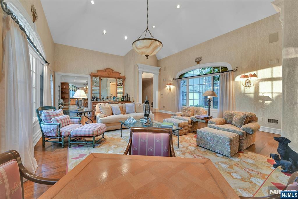86 Fox Hedge Road Saddle River, NJ 07458 - Photo 22 of 44