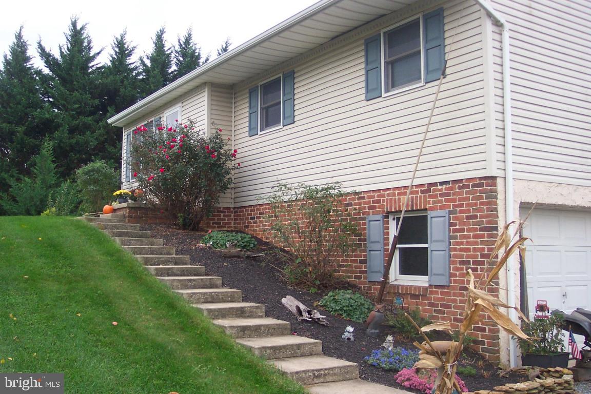 210 Hilldale Road Pequea, PA 17565 - Photo 4 of 40 Gallery Image 4