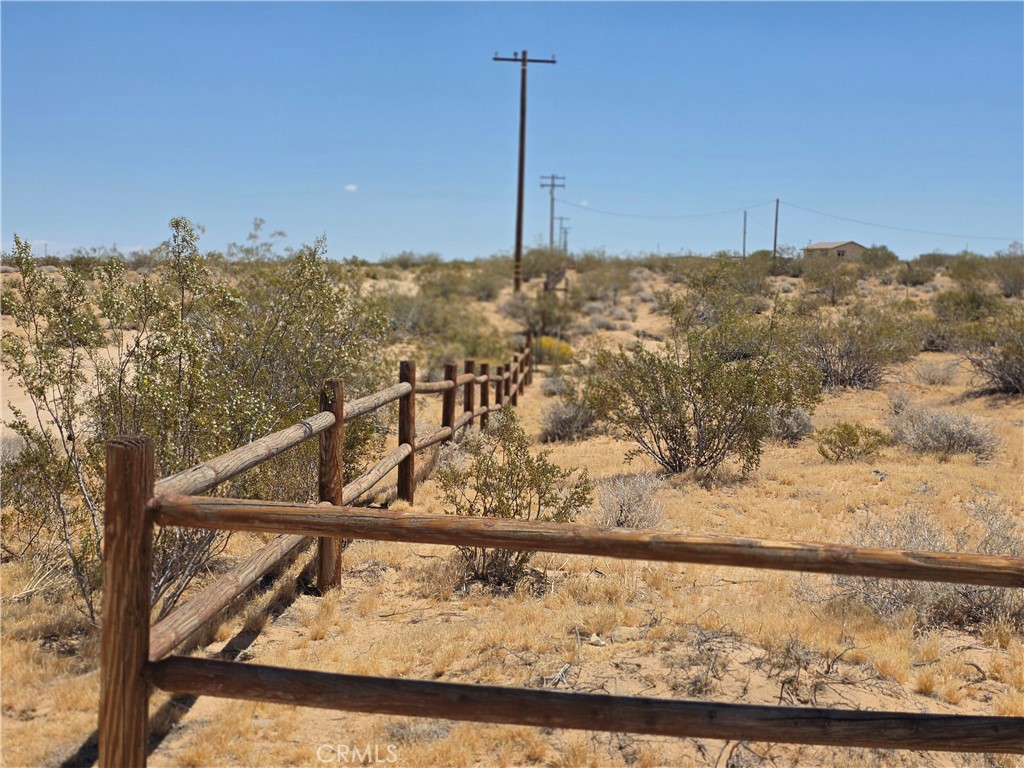 51033 Joshua Tree Road Johnson Valley, CA 92285 - Photo 11 of 30 Fencing at front