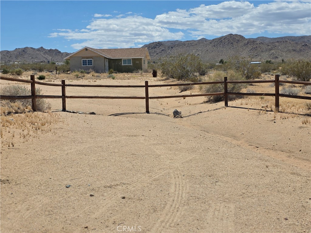51033 Joshua Tree Road Johnson Valley, CA 92285 - Photo 12 of 30 Fencing at Front