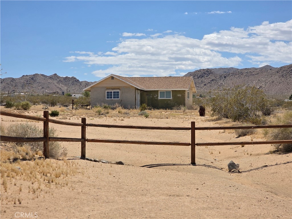 51033 Joshua Tree Road Johnson Valley, CA 92285 - Photo 13 of 30 Fencing at Front