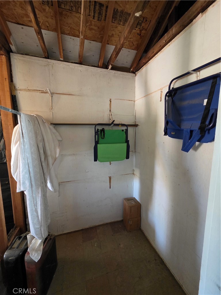 51033 Joshua Tree Road Johnson Valley, CA 92285 - Photo 20 of 30 Closet