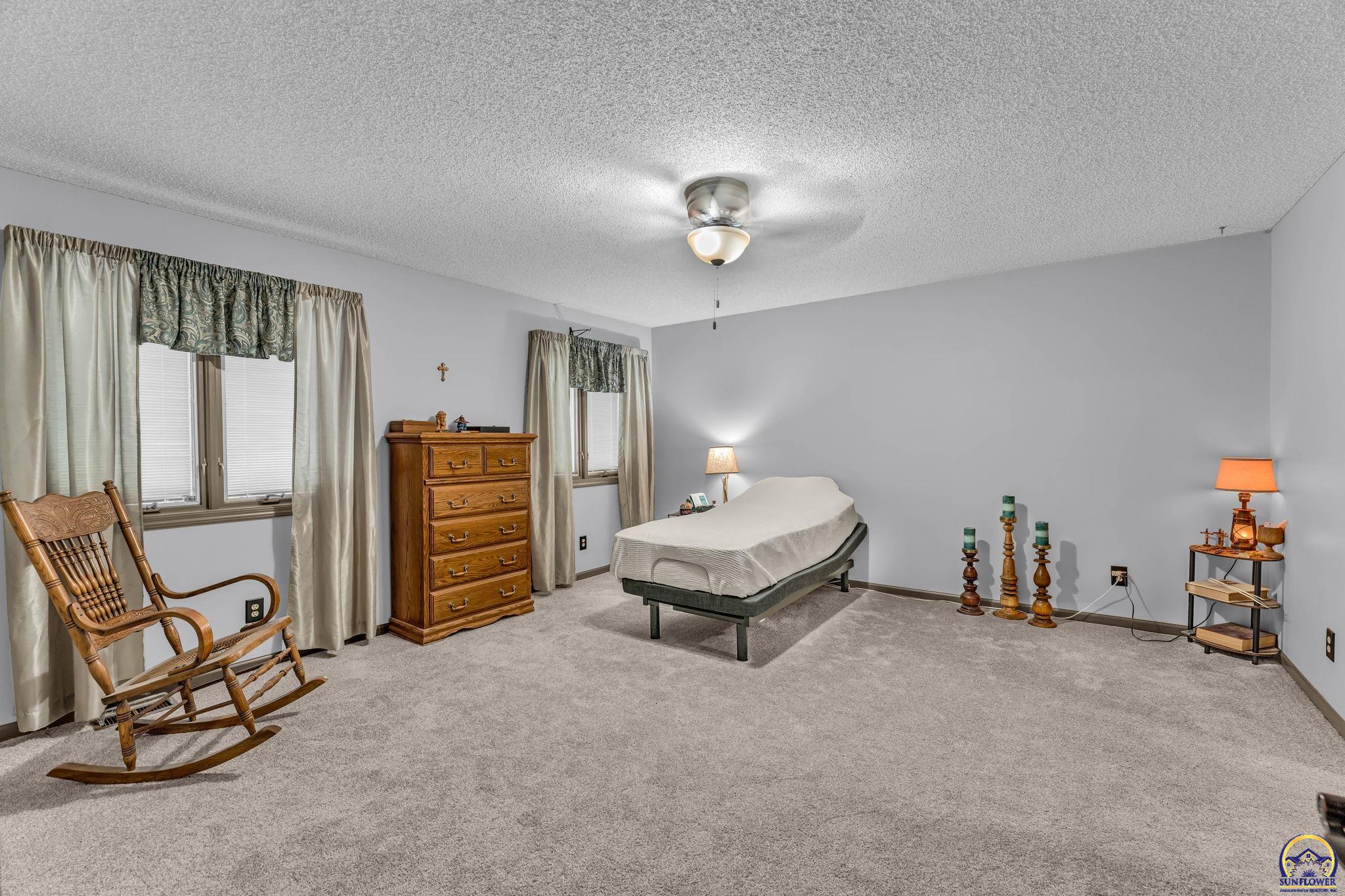 6236 Southwest 25th Street Topeka, KS 66614 - Photo 22 of 53