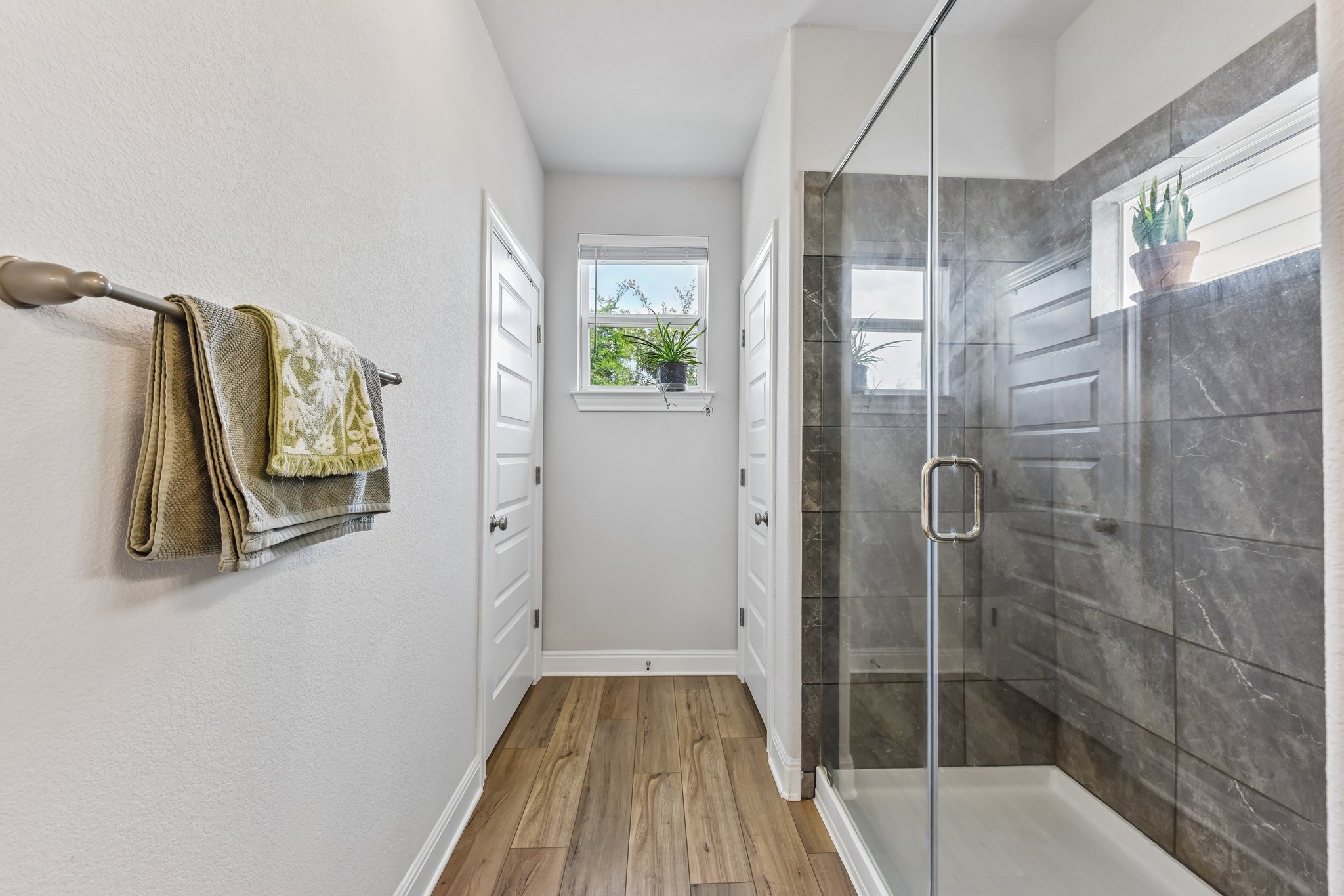 9901 Thane Way, Unit 91 Austin, TX 78748 - Photo 14 of 24 View of over sized walk in shower