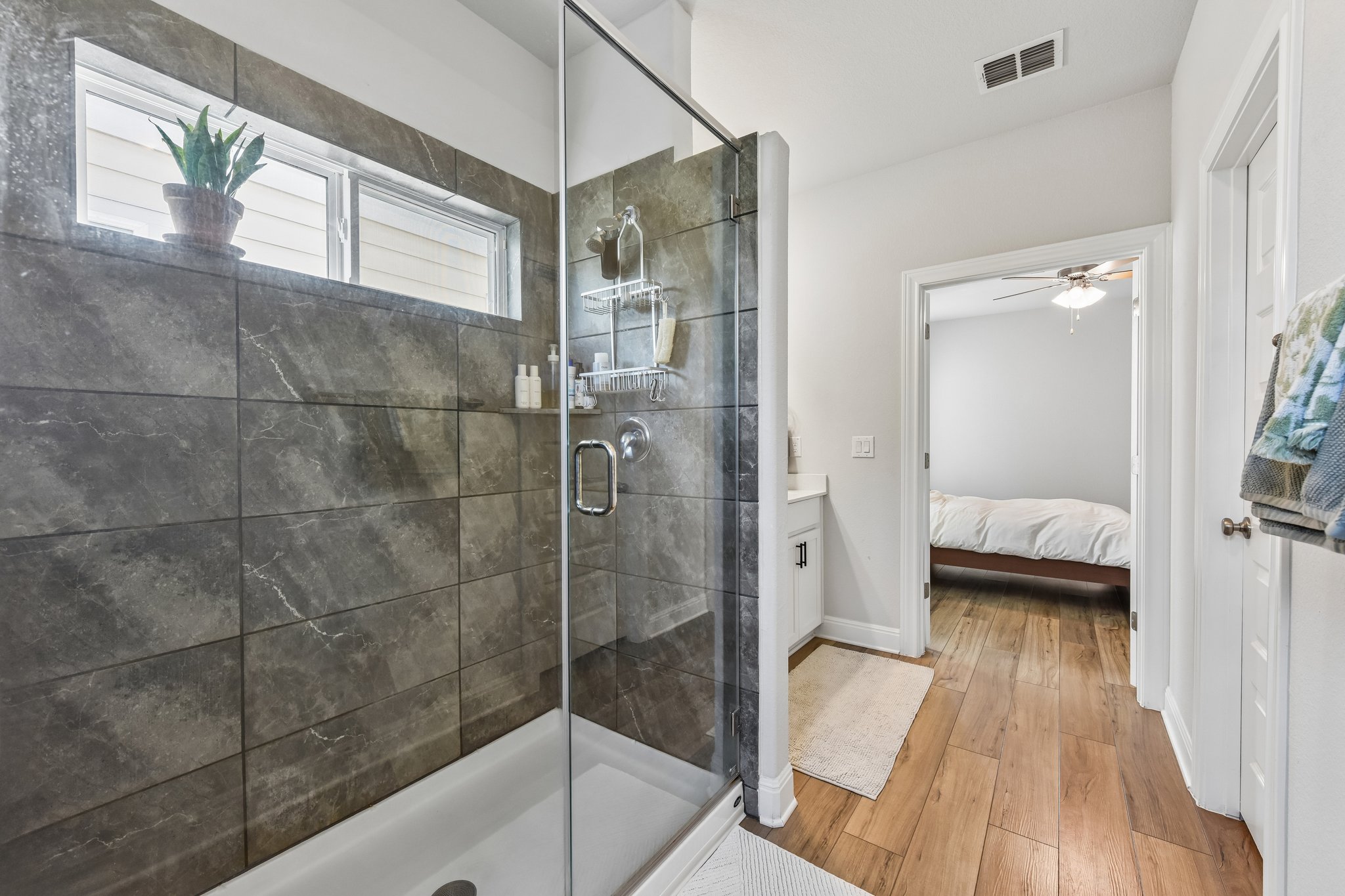 9901 Thane Way, Unit 91 Austin, TX 78748 - Photo 15 of 24 Spacious primary en suite