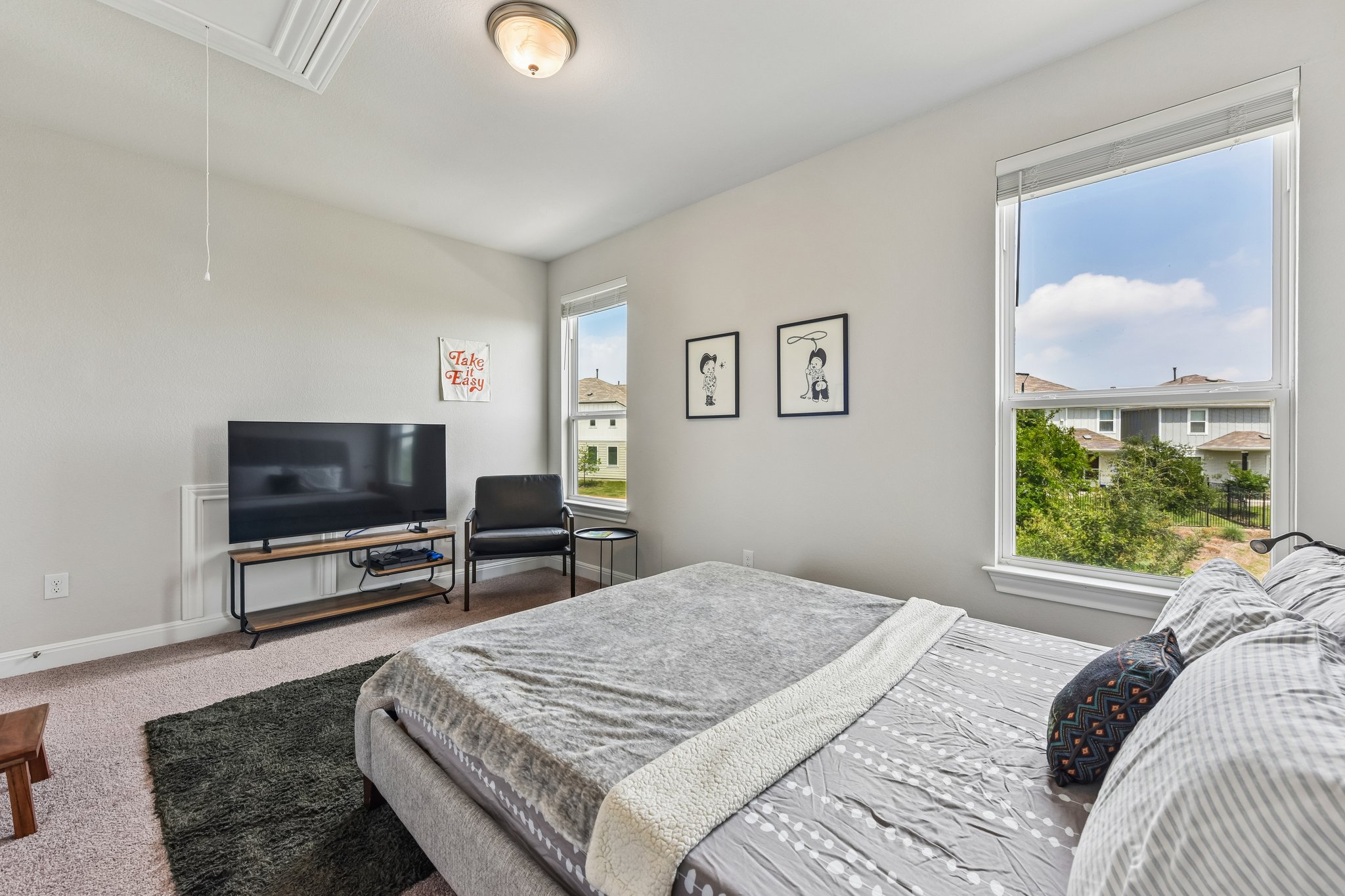 9901 Thane Way, Unit 91 Austin, TX 78748 - Photo 20 of 24 Secondary bedroom with a view of the backyard, also has a walk-in closet
