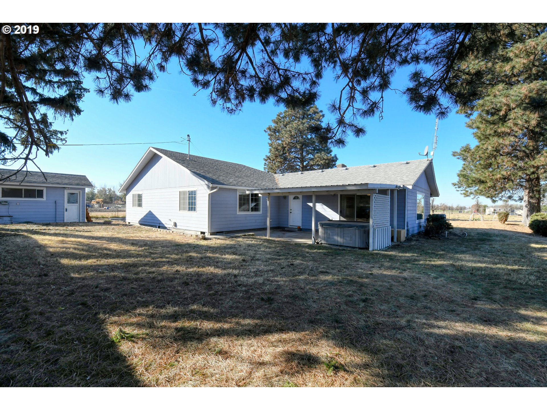29814 Minnehaha Road Hermiston, OR 97838 - Photo 3 of 32 Hot Tub