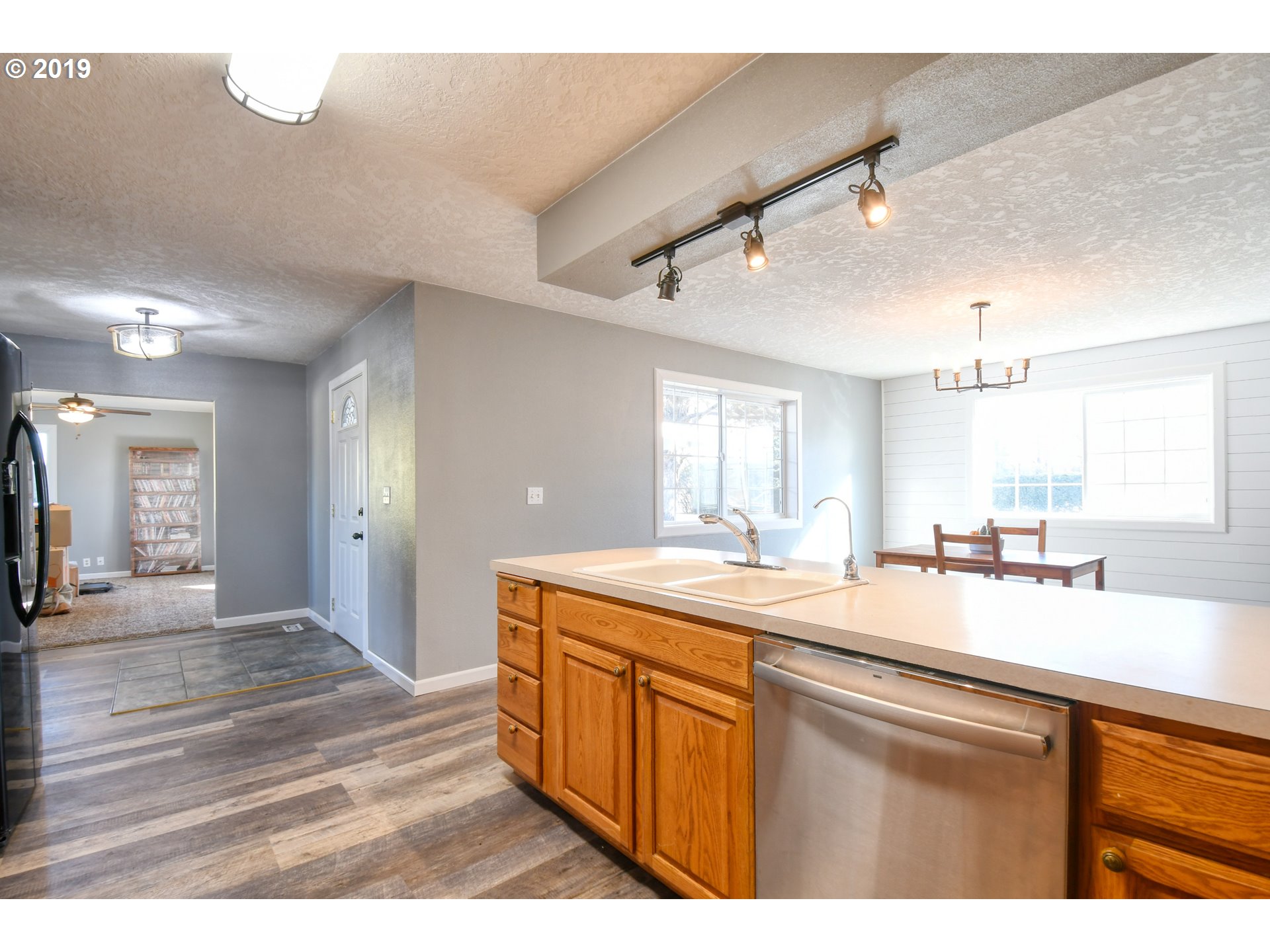 29814 Minnehaha Road Hermiston, OR 97838 - Photo 6 of 32 Kitchen/Dining Room