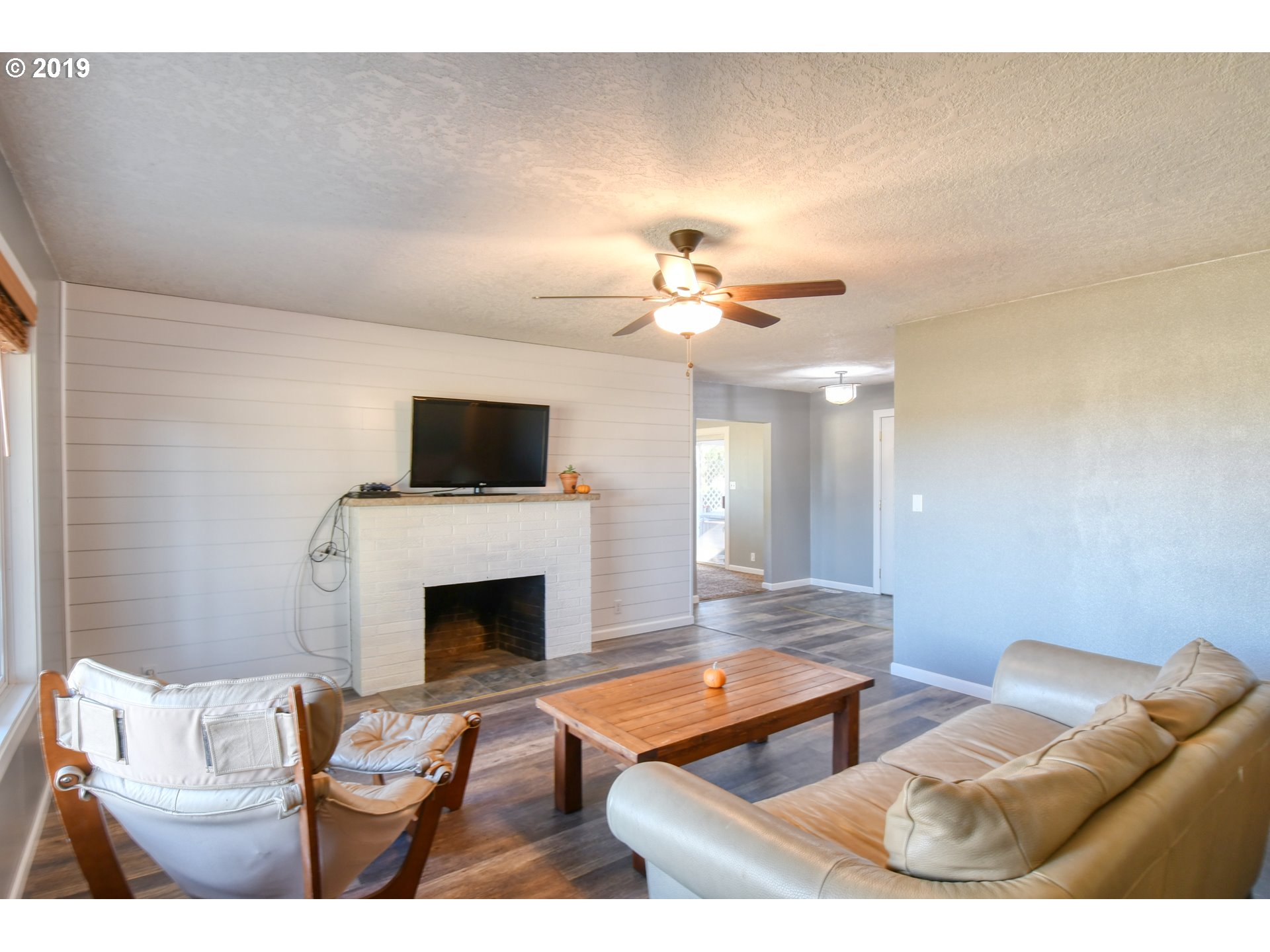 29814 Minnehaha Road Hermiston, OR 97838 - Photo 8 of 32 Living Room