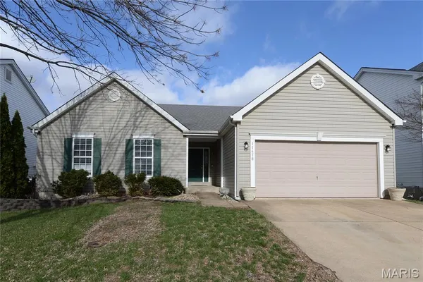 $3,000 | 11478 Pineview Crossing Drive, Maryland Heights, MO 63043