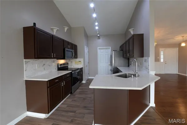 $3,000 | 11478 Pineview Crossing Drive, Maryland Heights, MO 63043