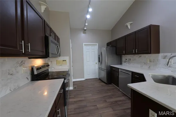 $3,000 | 11478 Pineview Crossing Drive, Maryland Heights, MO 63043