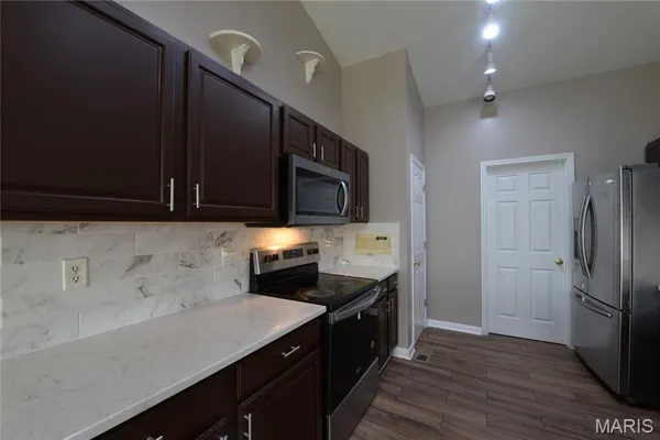 $3,000 | 11478 Pineview Crossing Drive, Maryland Heights, MO 63043