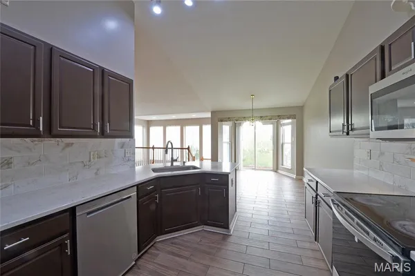 $3,000 | 11478 Pineview Crossing Drive, Maryland Heights, MO 63043