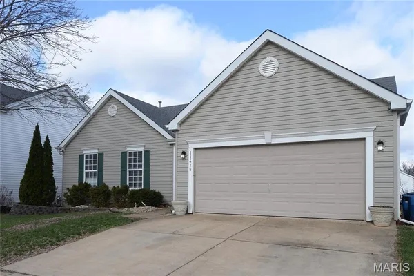 $3,000 | 11478 Pineview Crossing Drive, Maryland Heights, MO 63043