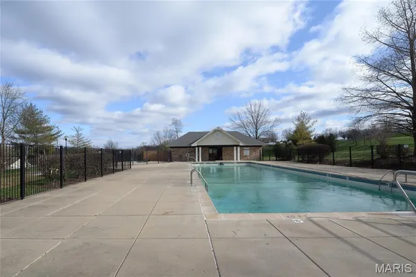 $3,000 | 11478 Pineview Crossing Drive, Maryland Heights, MO 63043