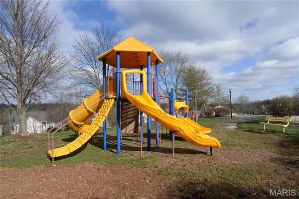 $3,000 | 11478 Pineview Crossing Drive, Maryland Heights, MO 63043