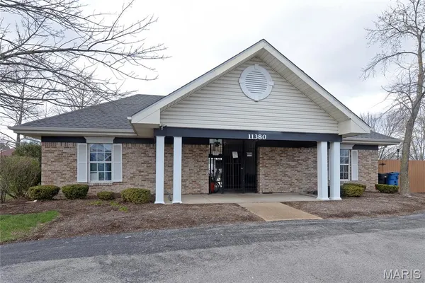 $3,000 | 11478 Pineview Crossing Drive, Maryland Heights, MO 63043