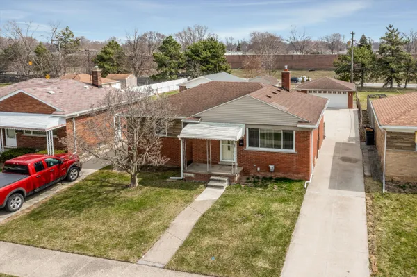 $225,000 | 28110 Garfield Street, Roseville, MI 48066