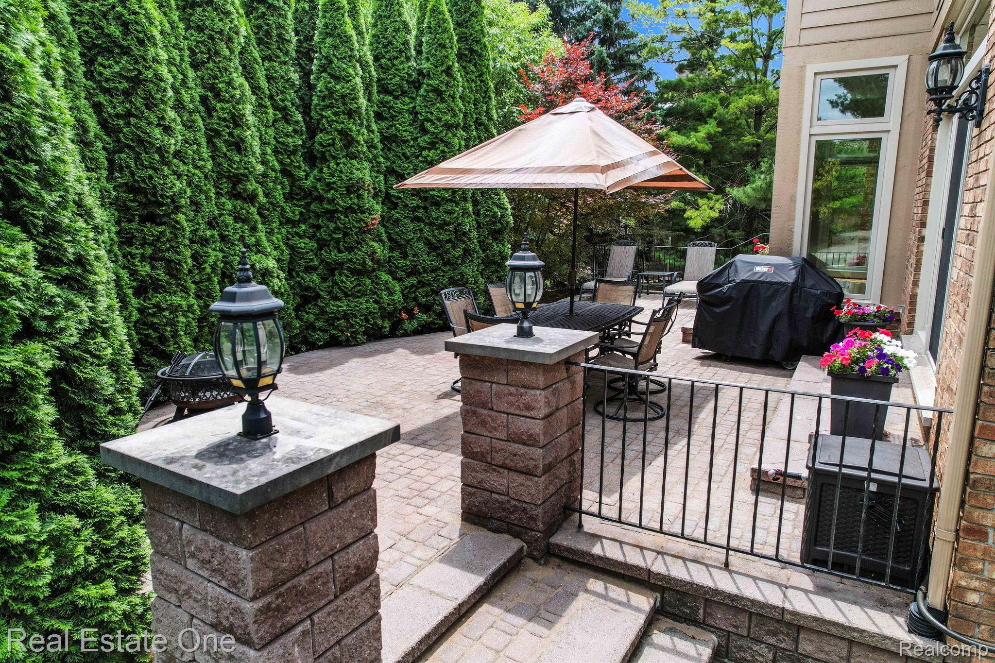 1938 Grayslake Drive Rochester, MI 48306 - Photo 45 of 65 Private large outdoor living area