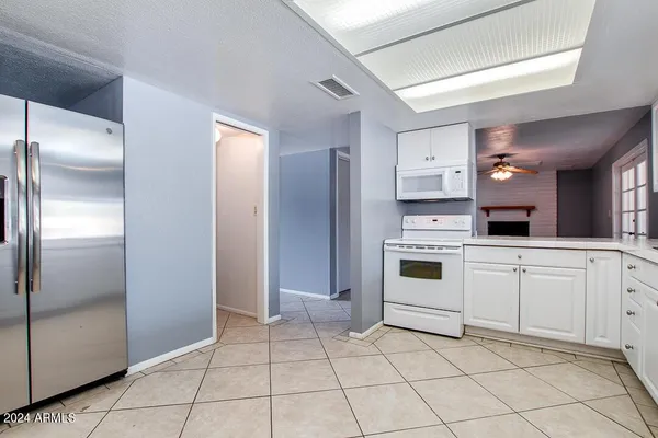 $2,995 | 2138 East Fremont Drive, Tempe, AZ 85282