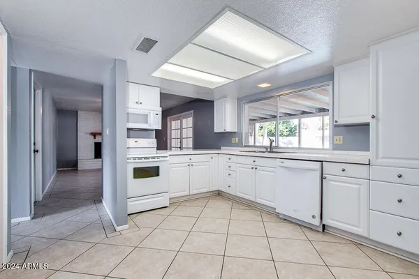 $3,200 | 2138 East Fremont Drive, Tempe, AZ 85282