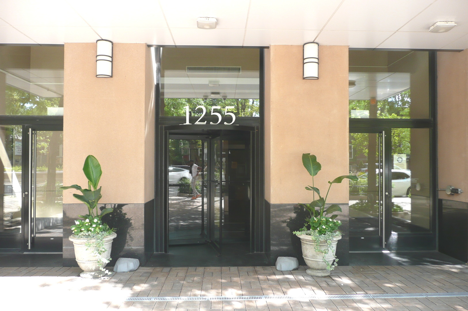 1255 South State Street, Unit 607 Chicago, IL 60605 - Photo 2 of 22 a front view of a house