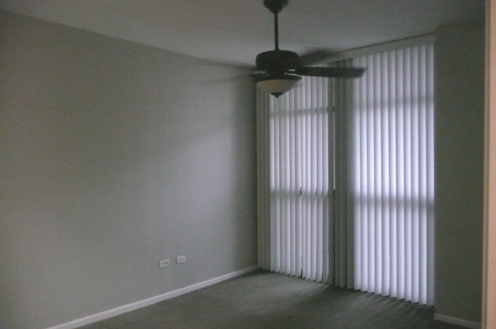 1255 South State Street, Unit 607 Chicago, IL 60605 - Photo 7 of 20 a view of a hallway with a window