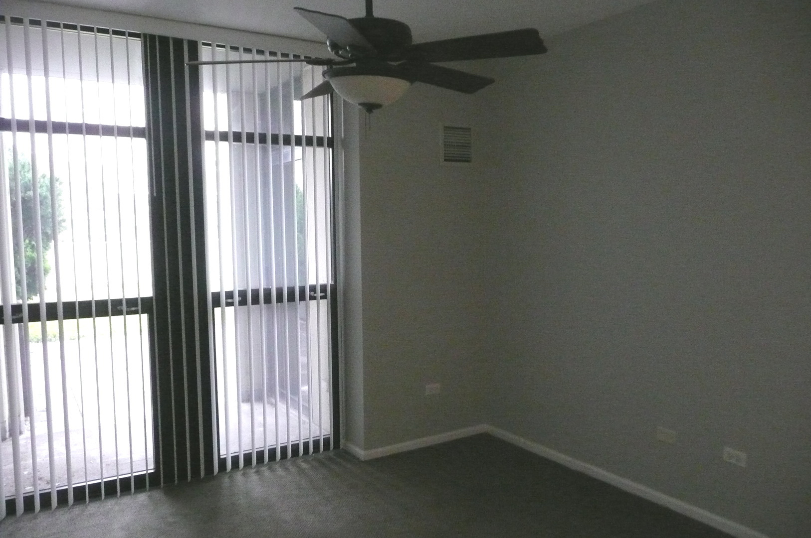 1255 South State Street, Unit 607 Chicago, IL 60605 - Photo 8 of 20 an empty room with wooden floor and windows