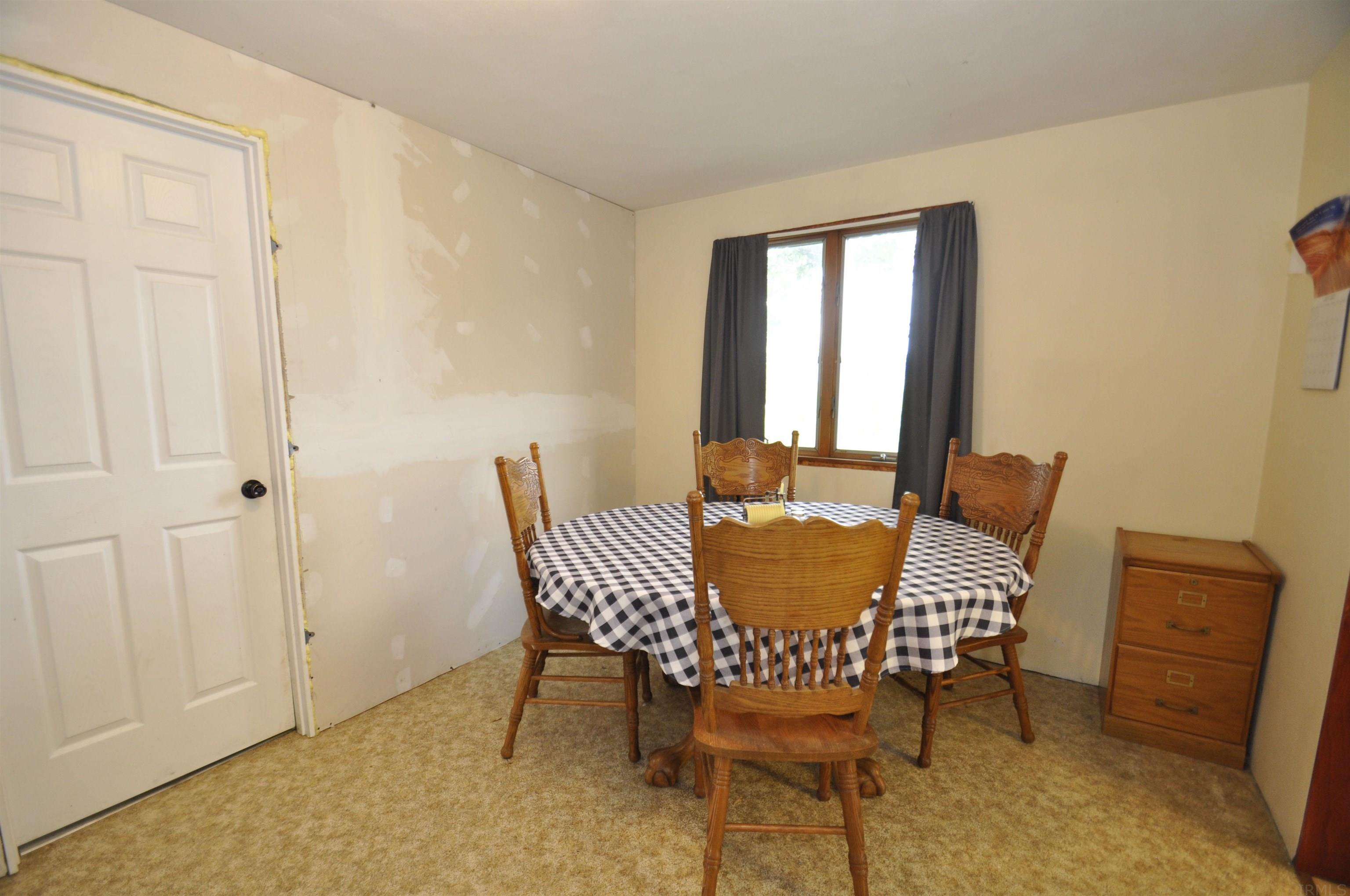 65738 Cedar Road Wakarusa, IN 46573 - Photo 5 of 27