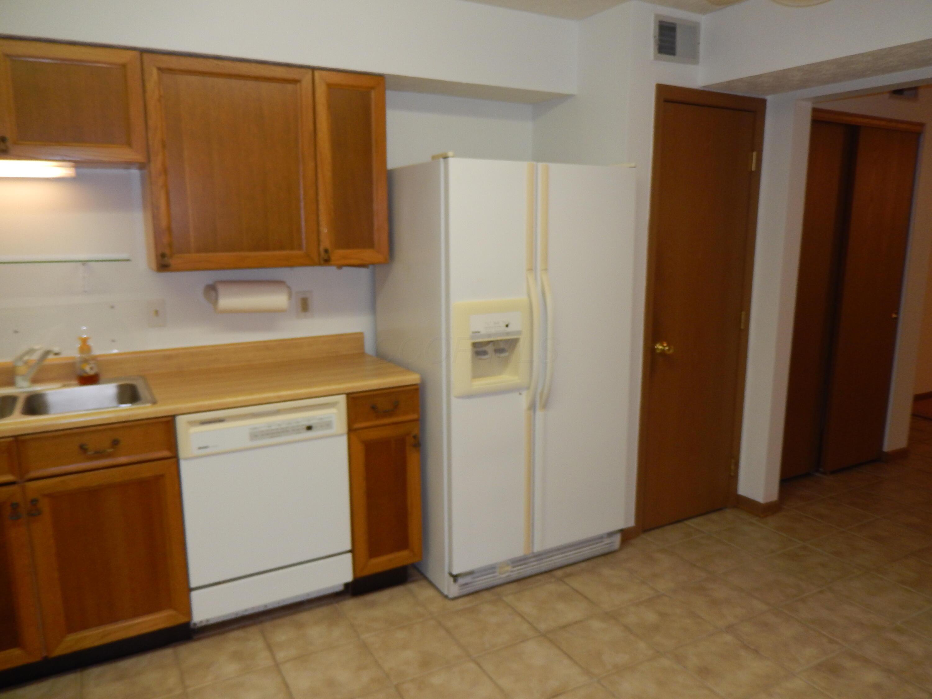 3939 Karl Road, Unit 122 Columbus, OH 43224 - Photo 19 of 57 Kitchen