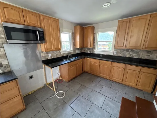 $180,600 | 137 North Van Brunt Boulevard, Kansas City, MO 64123