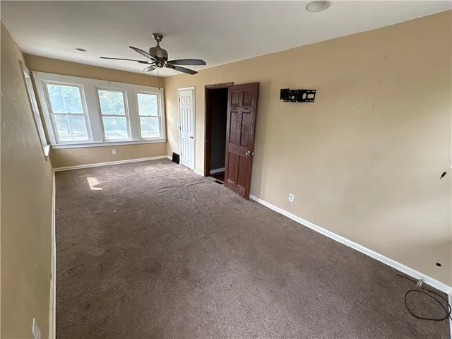 $180,600 | 137 North Van Brunt Boulevard, Kansas City, MO 64123