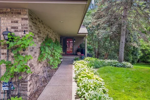 $749,000 | 1140 Hollybrook Drive, Wayzata, MN 55391