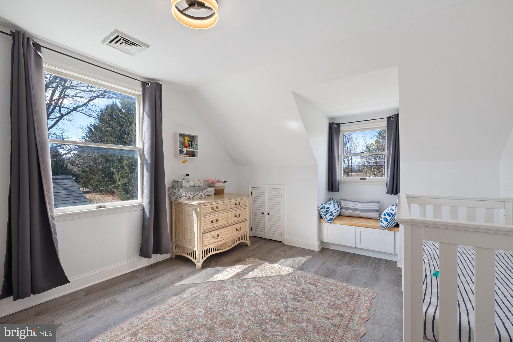 4181 Buffalo Road Mount Airy, MD 21771 - Photo 22 of 38 a room with furniture and a window