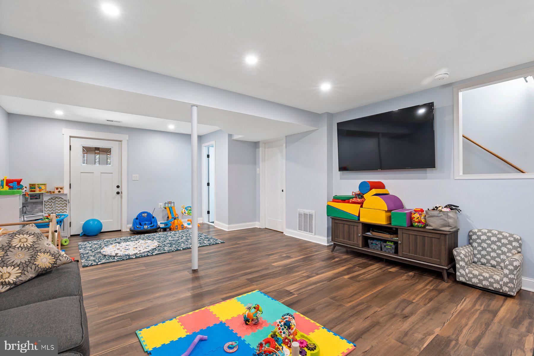 4181 Buffalo Road Mount Airy, MD 21771 - Photo 28 of 38 a living room with furniture and a flat screen tv